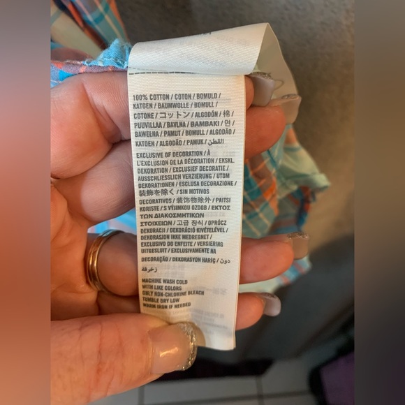 Hollister California women’s sleeveless shirt, button down size large - Picture 3 of 4